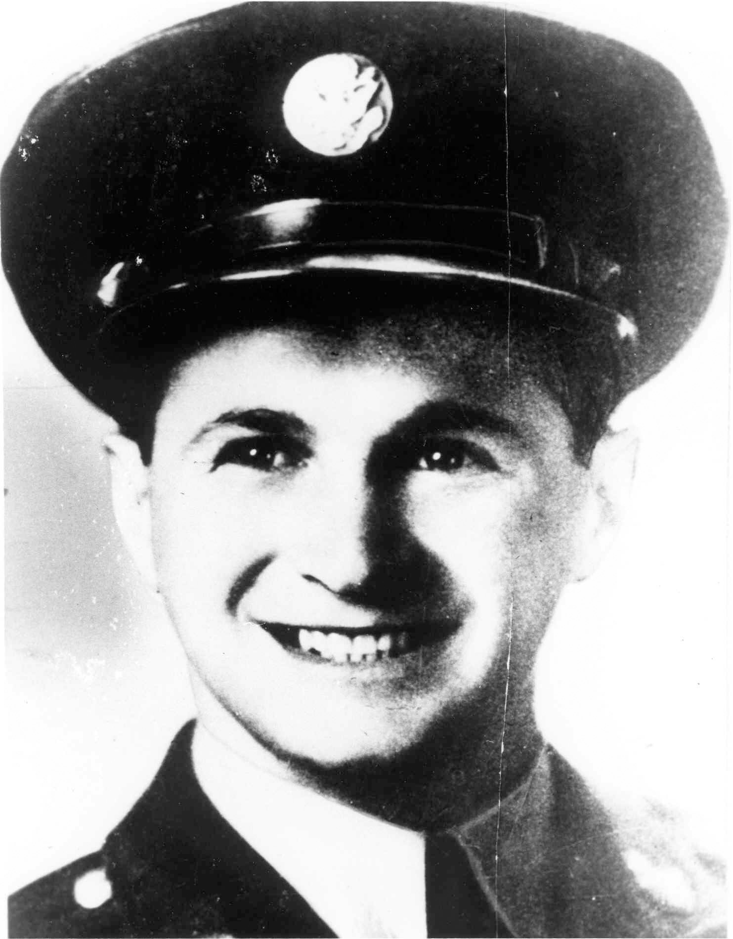 Medal of Honor Recipient Raymond Zussman